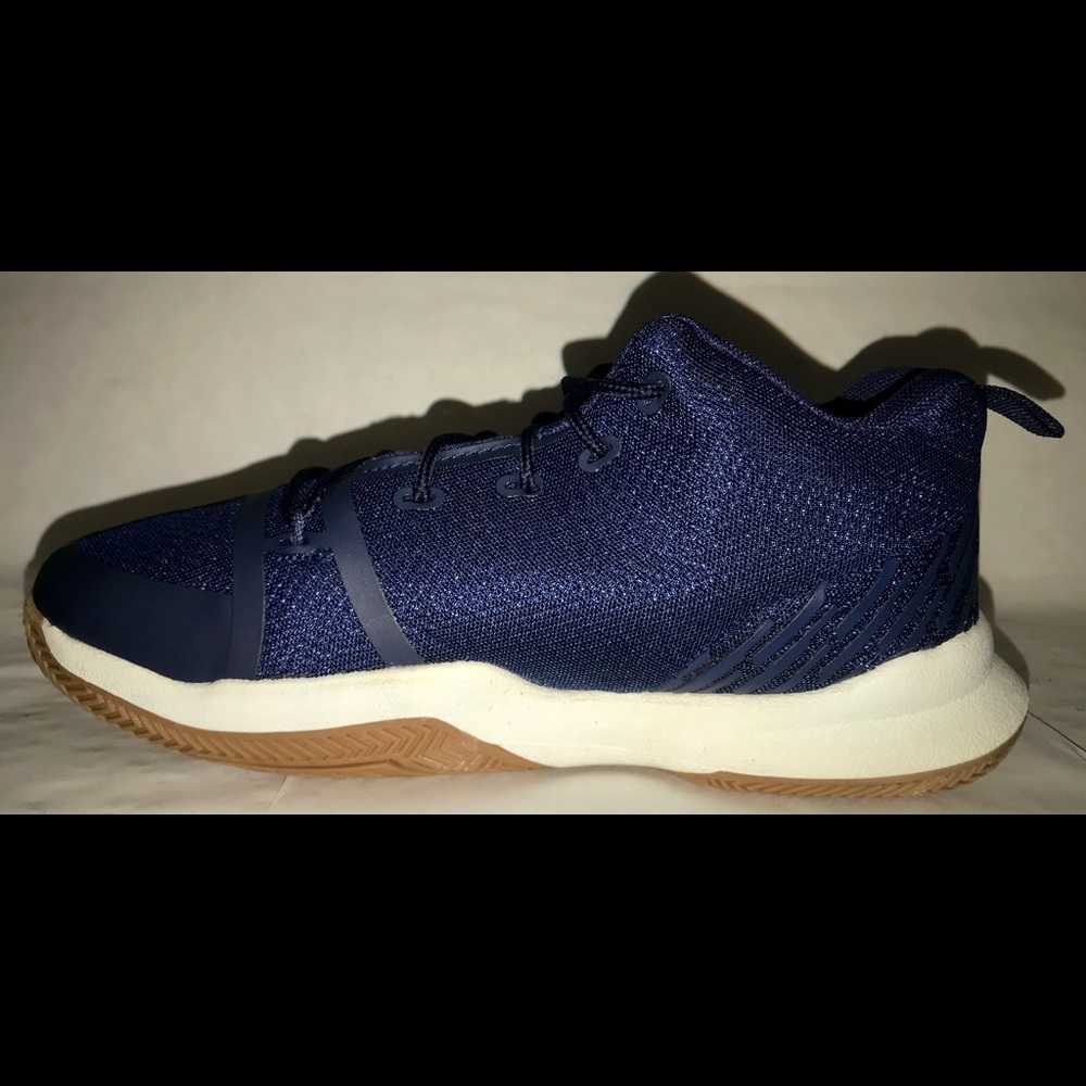 SHAQ new boys 6 blue BMSQ lace up basketball shoe